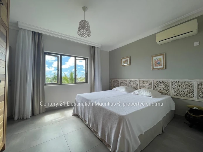 Exceptional Duplex Penthouse: 259 m² Just 200m from the Beach