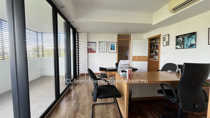 Bureau de 152 m² à vendre à Ébène