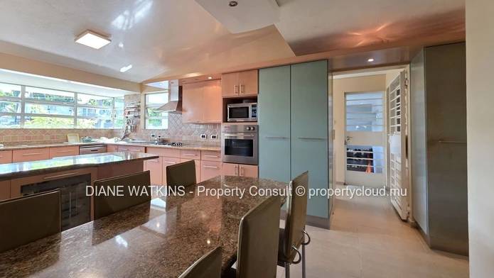 4 bedroom house for sale in Curepipe