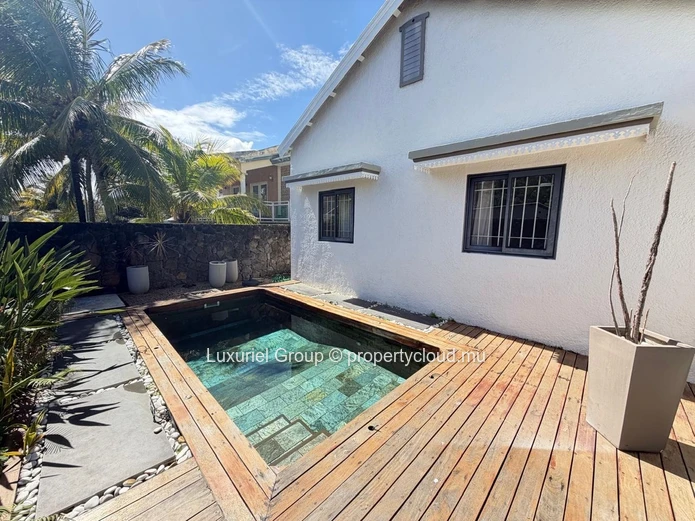 Spacious Villa with Private Pool in Pereybere