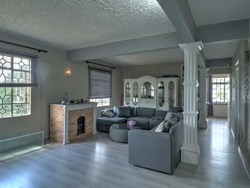 6 Bedroom House