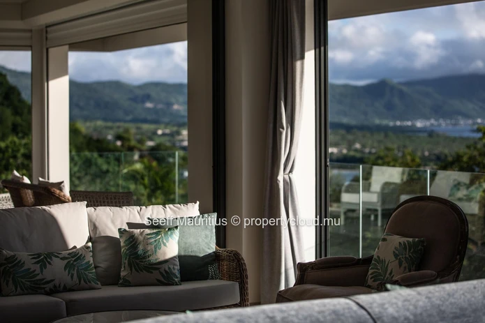 Élégance Côtière au Cœur d'un Domaine Privé