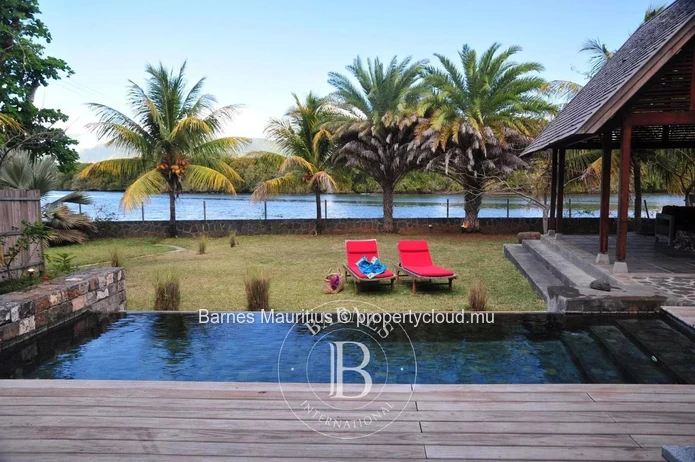 TAMARIN - Waterfront Villa – 2 Bedrooms