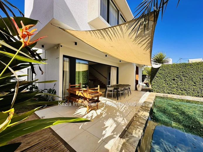 Contemporary Villa And Tropical Garden