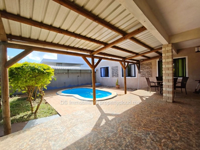 À Vendre – Maison À Pointe Aux Piments | Grand Jardin -Piscine – Nord