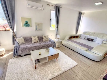 6 Bedroom House