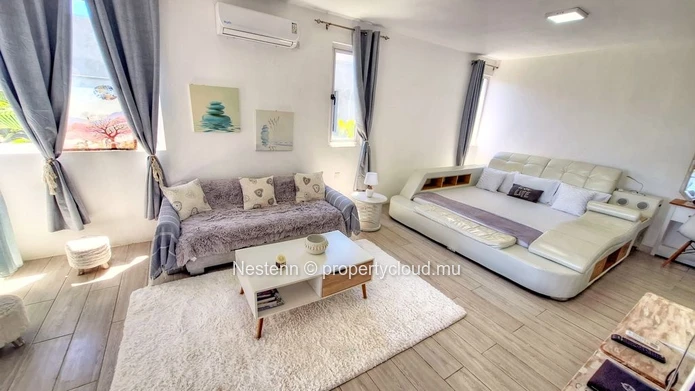 Charming 6 bedroom house with a swimming pool