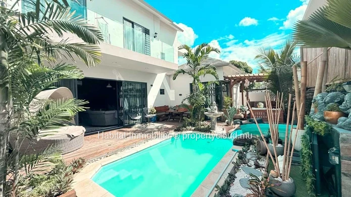 Charming house with inside outside living