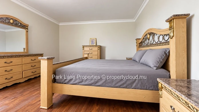 Living at the top, in the heart of Quatre Bornes!