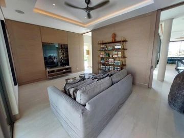 5 Bedroom Villa
