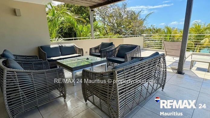 Luxury Penthouse with Exceptional Sea Views in Bain Boeuf