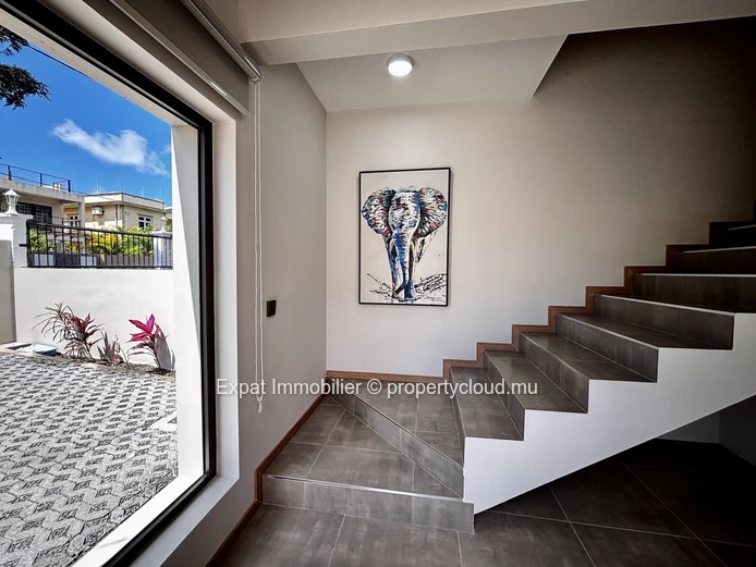 Brand-New 2-Bedroom High-End Duplex With Private Garden – Pereybère