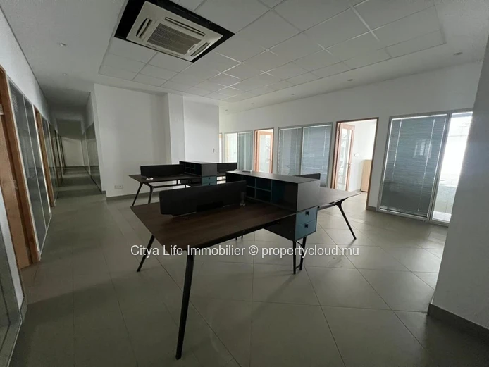 Modern Office Space for Rent in Prime Grand Baie Location - 300m² Semi-Furnished for Rs 230,000!