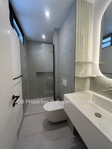 Stylish 1 Bedroom Apartment Just Steps from Pereybere Beach