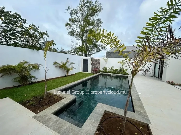 Élégante Villa Moderne avec Piscine à Louer – Grand Baie