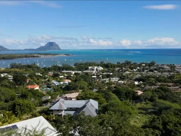 Contemporary villa with breathtaking lagoon views in Rivière Noire