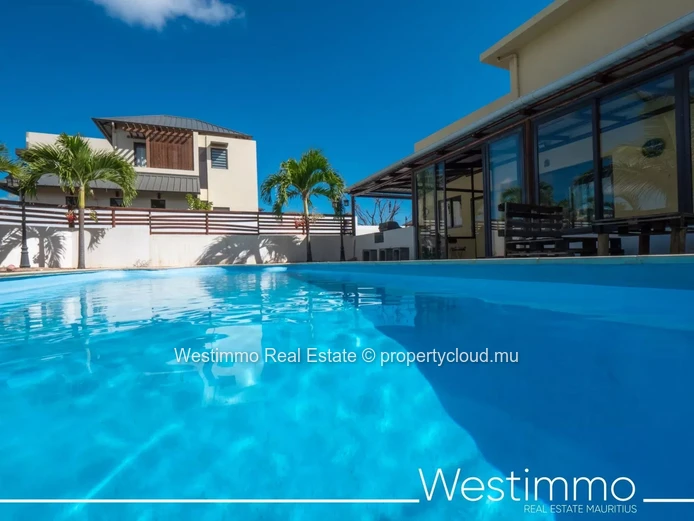 4-bedroom house with cinema and pool for rent in Flic en Flac