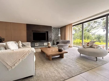 5 Bedroom Villa