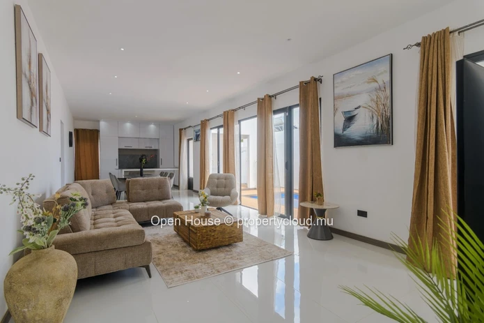 A LOUER - Villa - Grand Baie, 128m², 3 chambres, piscine privée, meublée, climatisée, à Rs 175.000