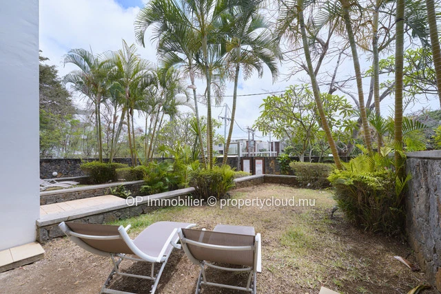 Appartement R+2 à vendre à Mon Choisy, Trou aux Biches, 64m², piscine commune, meublé, climatisé, ascenseur. Proche d...
