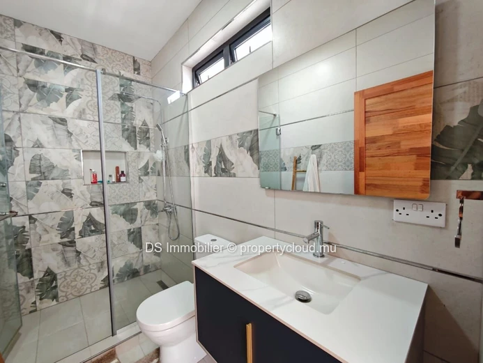 Villa Spacieuse De 5 Chambres + Bureau En Location À Grand Baie - Nord (Mandat exclusif)