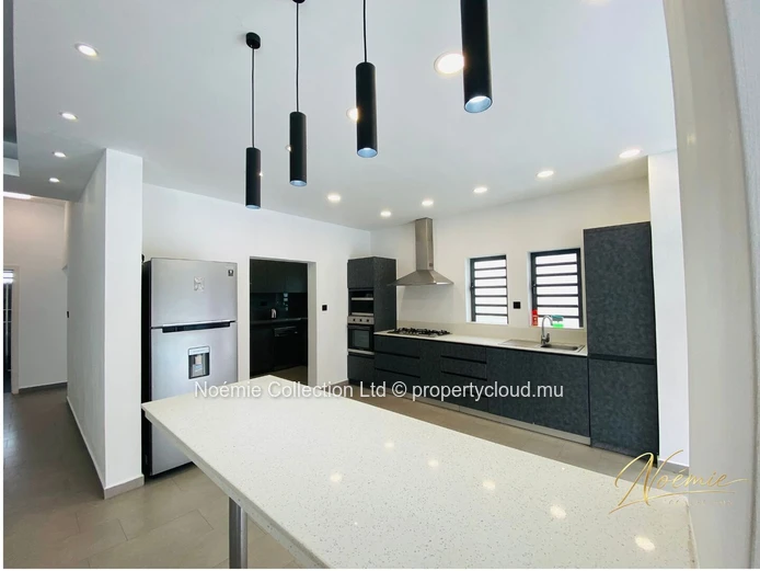 4-Bedroom Furnished Villa with Private Pool in Pereybere