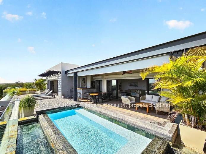 Penthouse de luxe avec piscine privée à vendre à Poudre d'Or