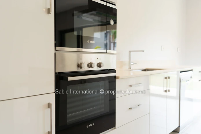 Luxurious Apartment with Private Pool & Sea Views in Pointe aux Canonniers