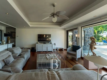 6 Bedroom Villa