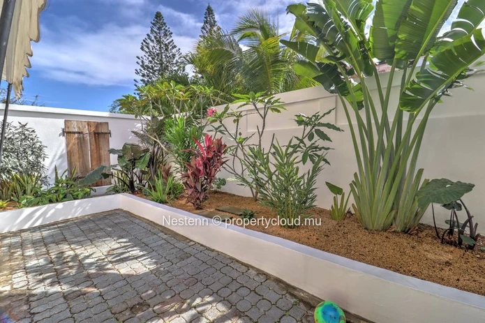 Appartement 3 Chambres avec Beau Jardin Paysager & Piscine