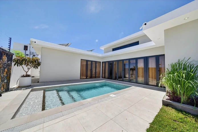 Villa Contemporaine Élégante À Vendre À Grand Baie – Art De Vivre Insulaire De Luxe À Proximité De La Plage