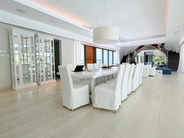 7 Bedroom Villa