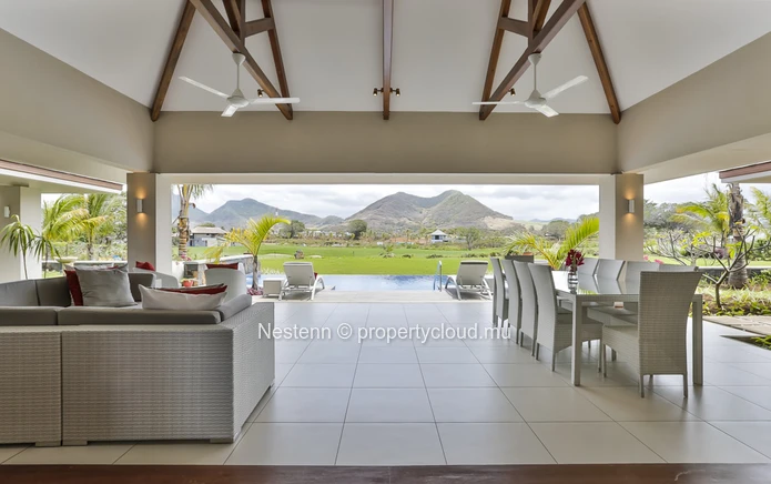 Modern villa of 4 bedrooms in a secure residence