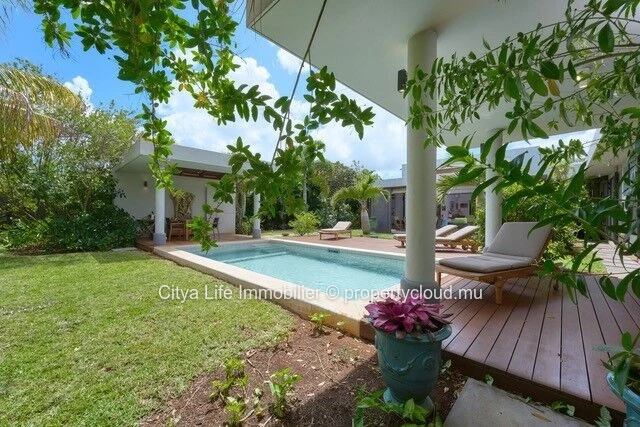 3-Bedroom Luxury House with Private Pool in Balaclava