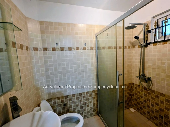 For Sale – Stunning 370 m² Home with Sea View