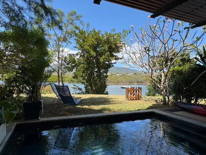 3-bedroom duplex with private pool – La Mivoie, Black River