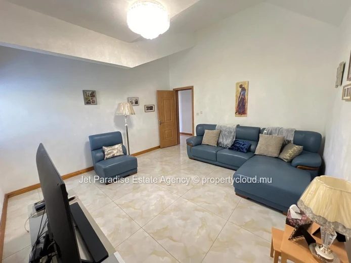 Villa à vendre à Tamarin, surface habitable 434m², terrain 1.802m², 3 chambres, piscine privée, vue montagne, proche ...