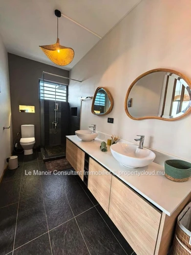 Villa moderne de 4 chambres en suite avec piscine privée- Morcellement sécurisé.