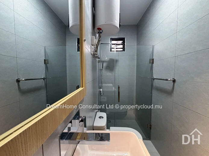 Beachside 3 bedroom apartment - brand new unit