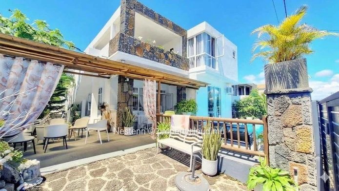 Charming 6 bedroom house with a swimming pool