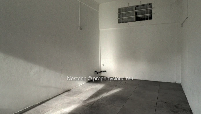 15.99 m² commercial space 
