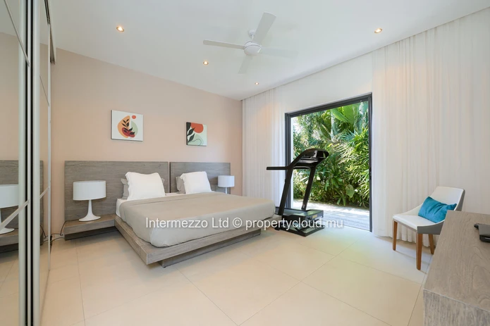 Luxury villa for sale in Cap Malheureux, Pereybère – 414 sqm living area, 1,065 sqm plot, 4 bedrooms, office, private...