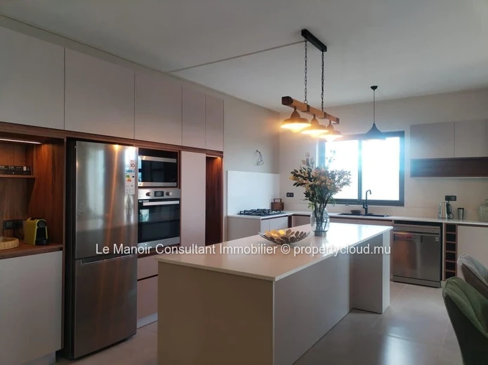 Villa moderne de 4 chambres en suite avec piscine privée- Morcellement sécurisé.