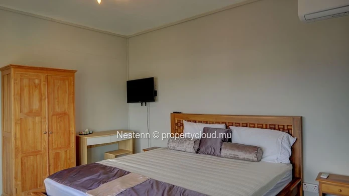 Charming 3-bedroom en-suite townhouse with swimming pool 