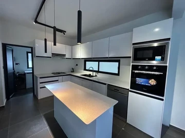 4 Bedroom Villa