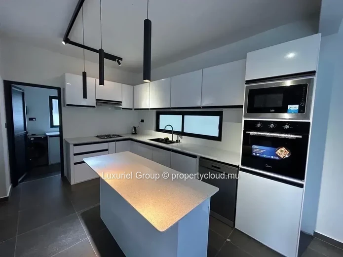 4-Bedroom Modern Villa – Grand Baie