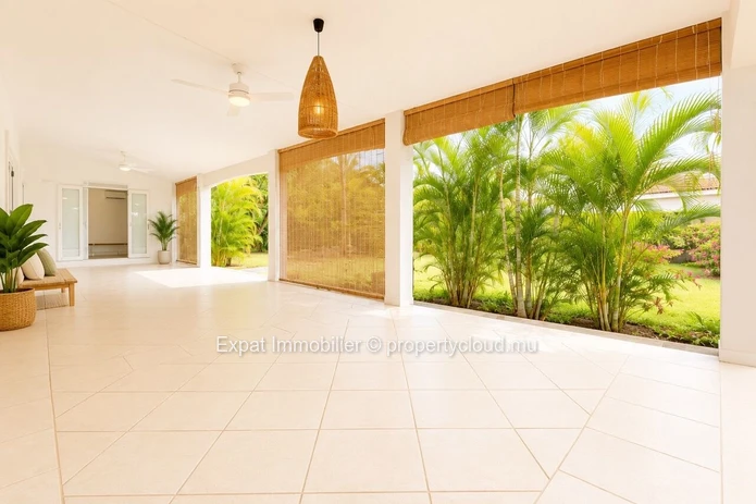 Maison non meublée 4 chambres avec accès direct à la plage – À louer à Tamarin