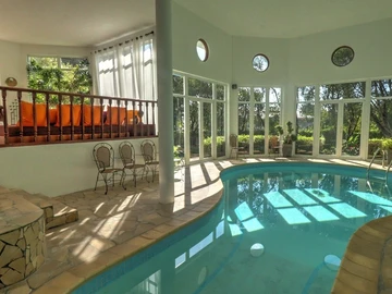 6 Bedroom House