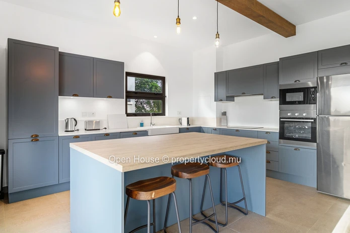 Furnished 3-bedroom apartment with pool for rent in St Antoine