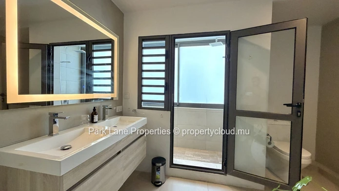 Appartement de 3 Chambres en Location – À 2 Pas de la Plage de La Preneuse